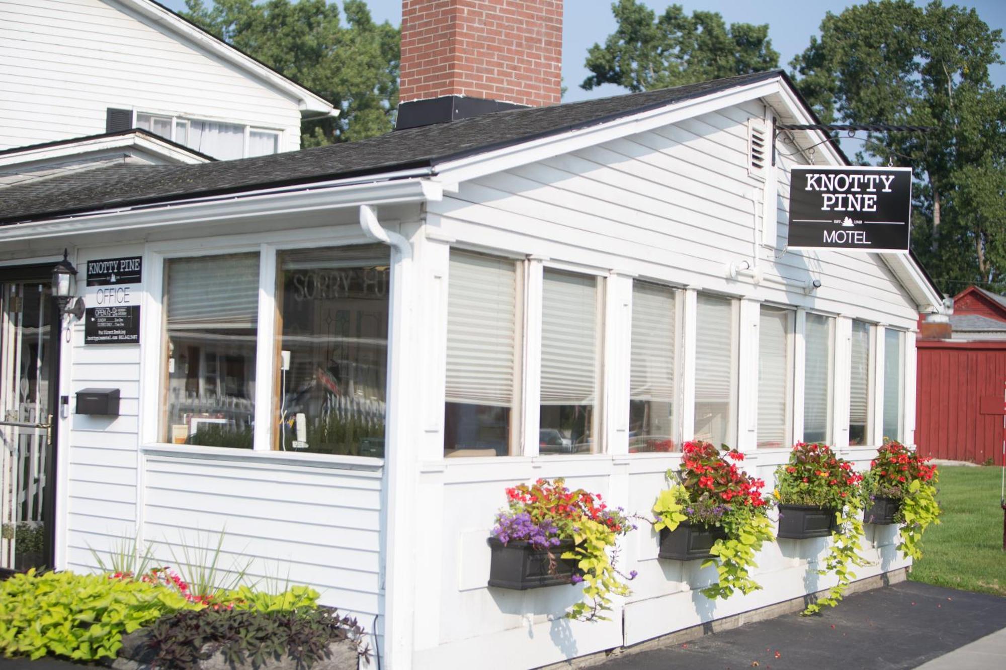 Knotty Pine Motel Bennington Exterior foto